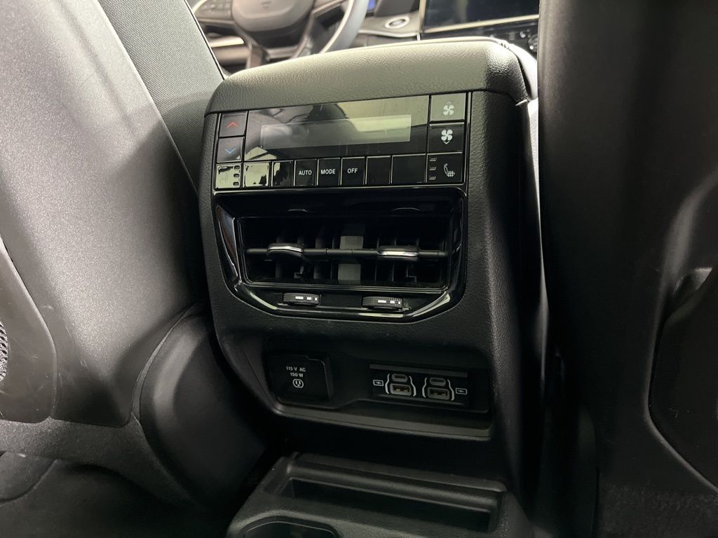 2023 Jeep Grand Cherokee L Limited Edition 9