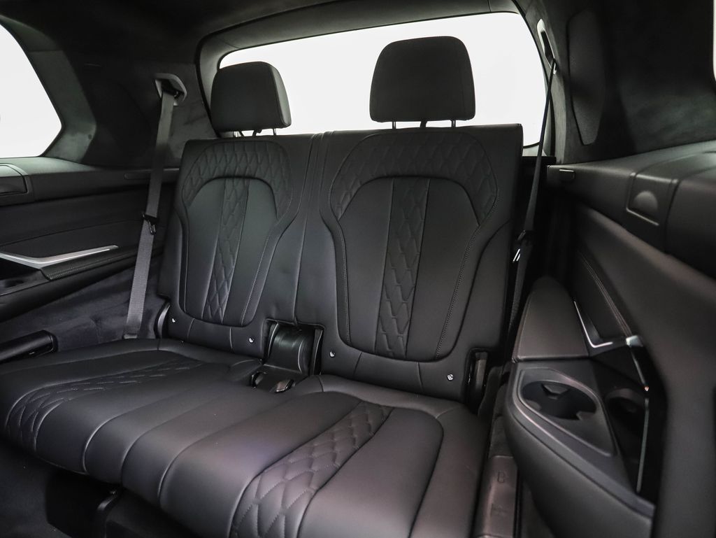 Thumbnail: 2026 BMW X7 - 24