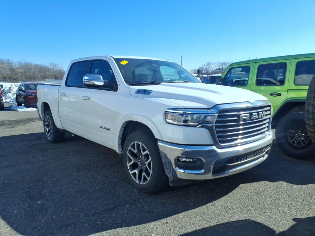 2025 RAM 1500 Laramie Crew Cab 4WD