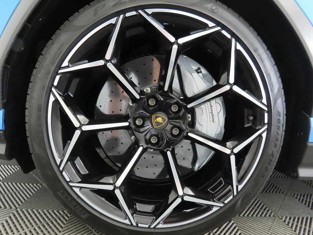 Thumbnail: 2024 Lamborghini Urus - 30