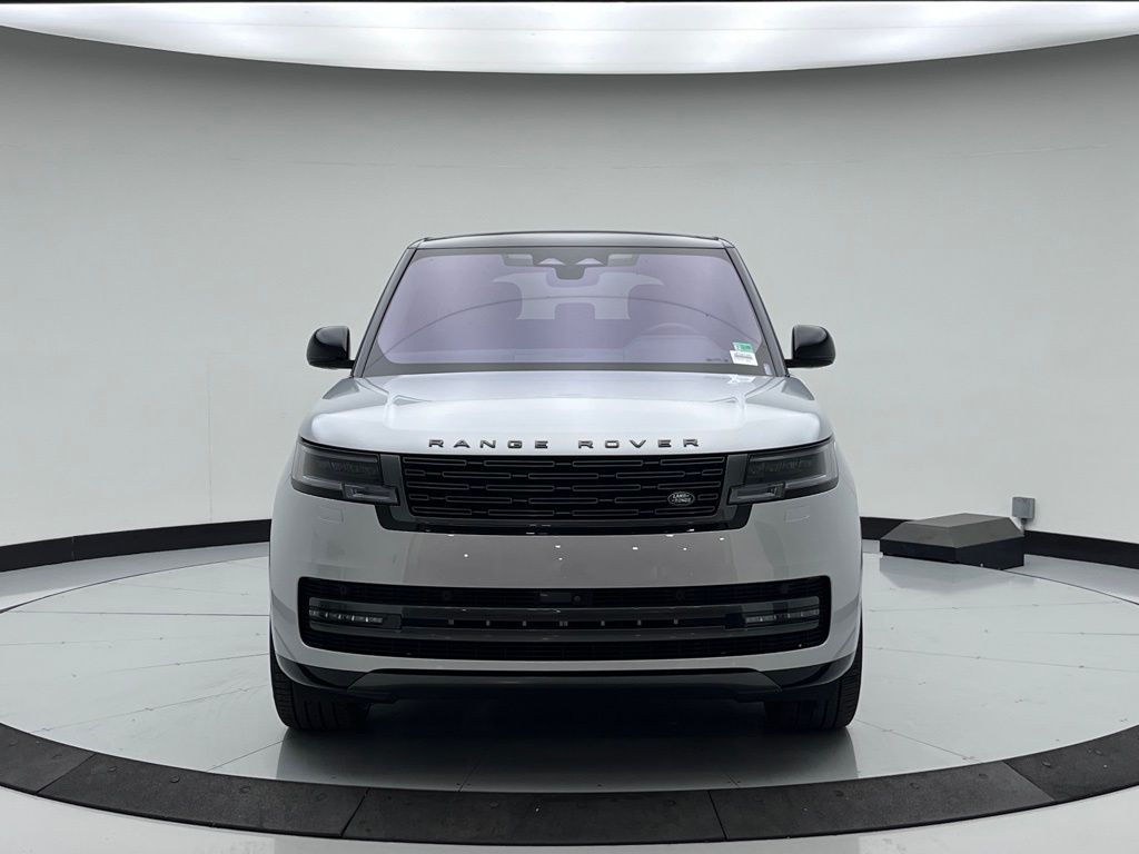 2023 Land Rover Range Rover SE 2