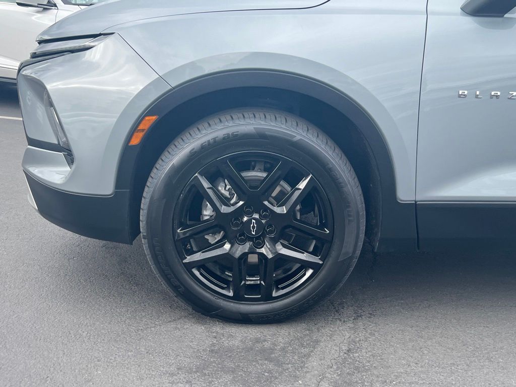 Thumbnail: 2023 Chevrolet Blazer - 5