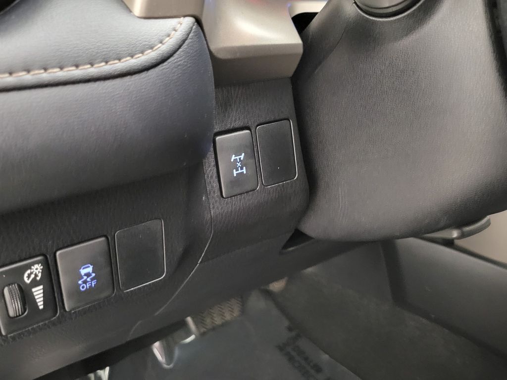 Thumbnail: 2015 Toyota RAV4 - 30