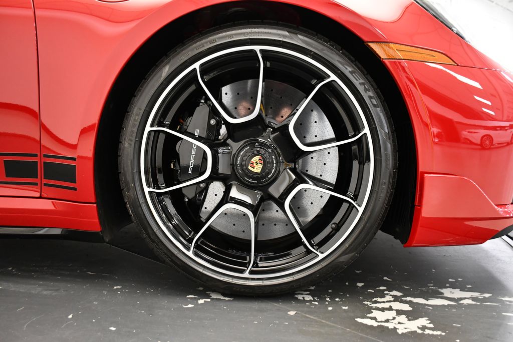 Thumbnail: 2025 Porsche 911 - 18