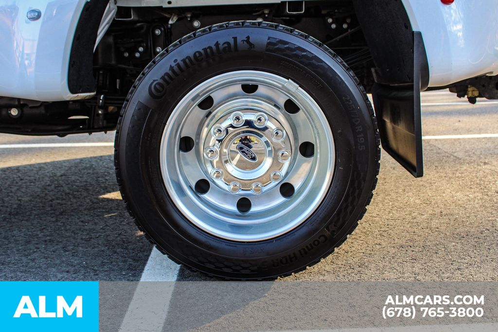 Used 2025 White Ford Platinum image 13