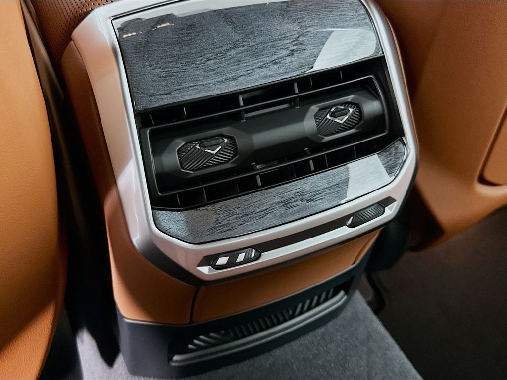 2025 BMW 7 Series 760i xDrive 18