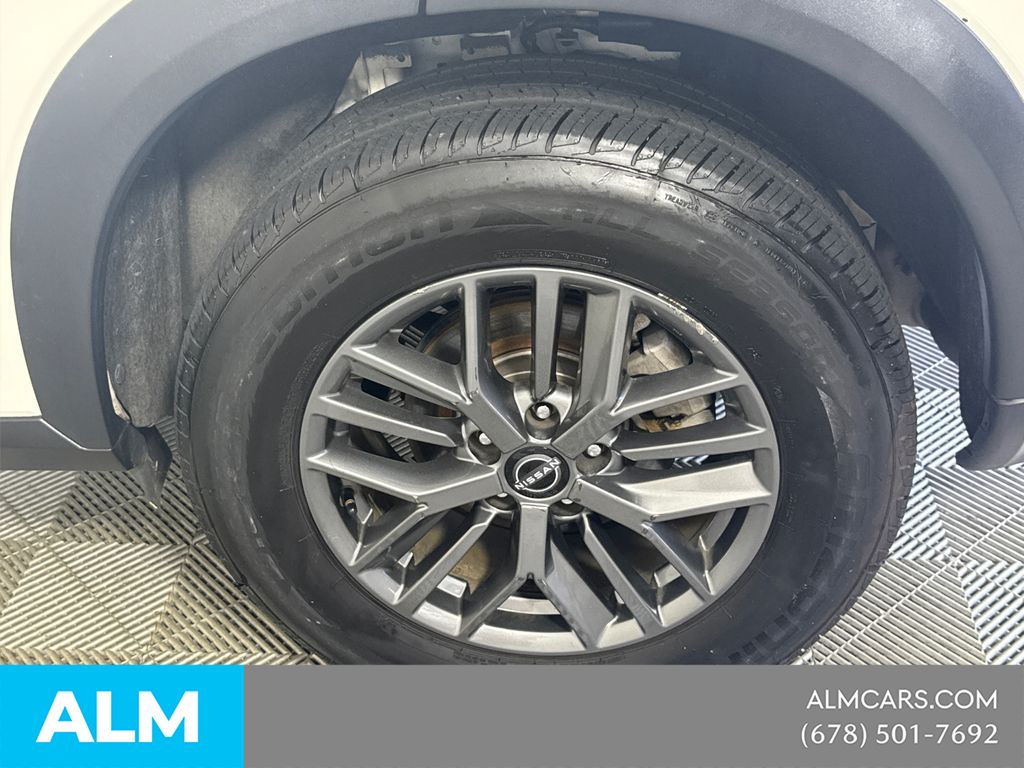 Used 2022 White Nissan S image 22