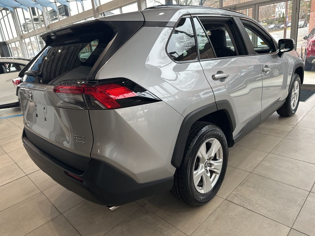 2021 Toyota RAV4 XLE 7