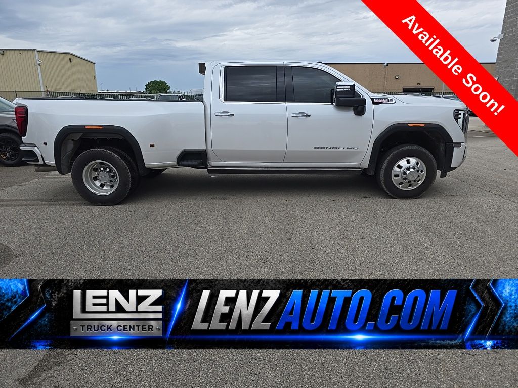 White Frost Tricoat 2025 GMC Sierra 3500HD Denali Crew Cab 4WD Pickup Truck Four-Wheel Drive Automatic