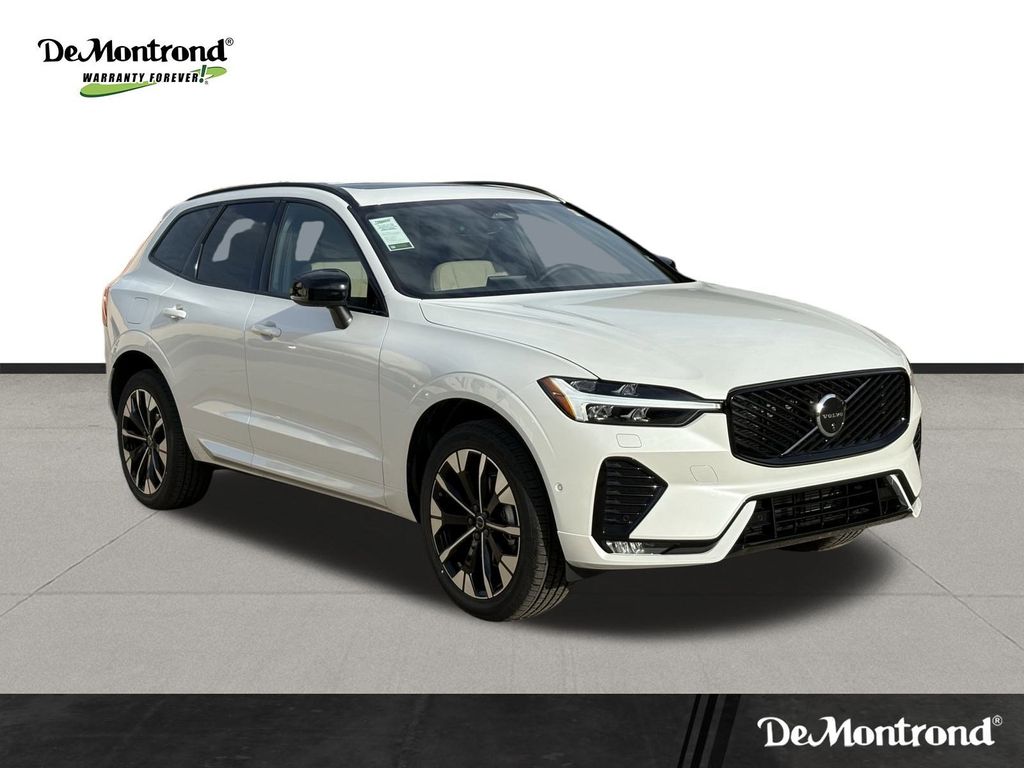 New 2026 Crystal White Volvo B5 AWD Plus image 3