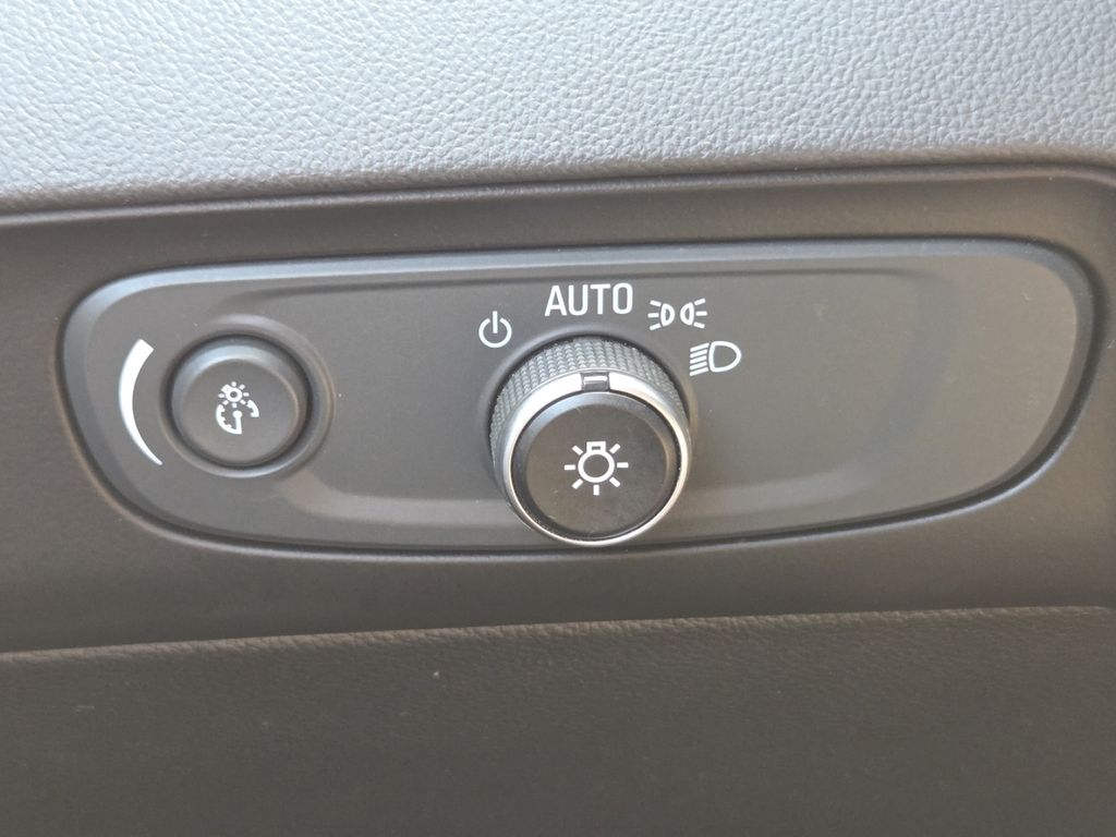 Used 2020 Silver Buick Premium Group image 17