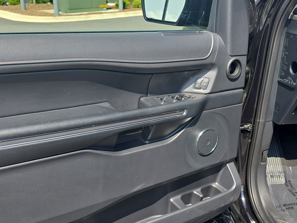 2024 Black Metallic Ford Expedition Max XLT RWD SUV
