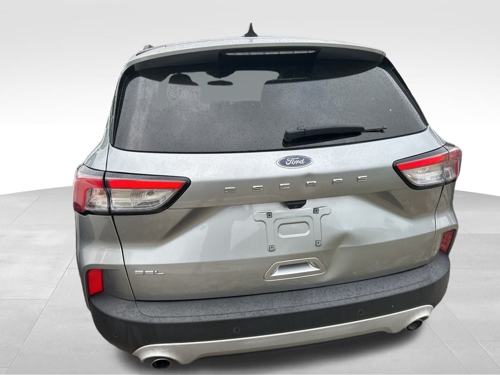 2022 Silver Metallic Ford Escape SEL FWD SUV