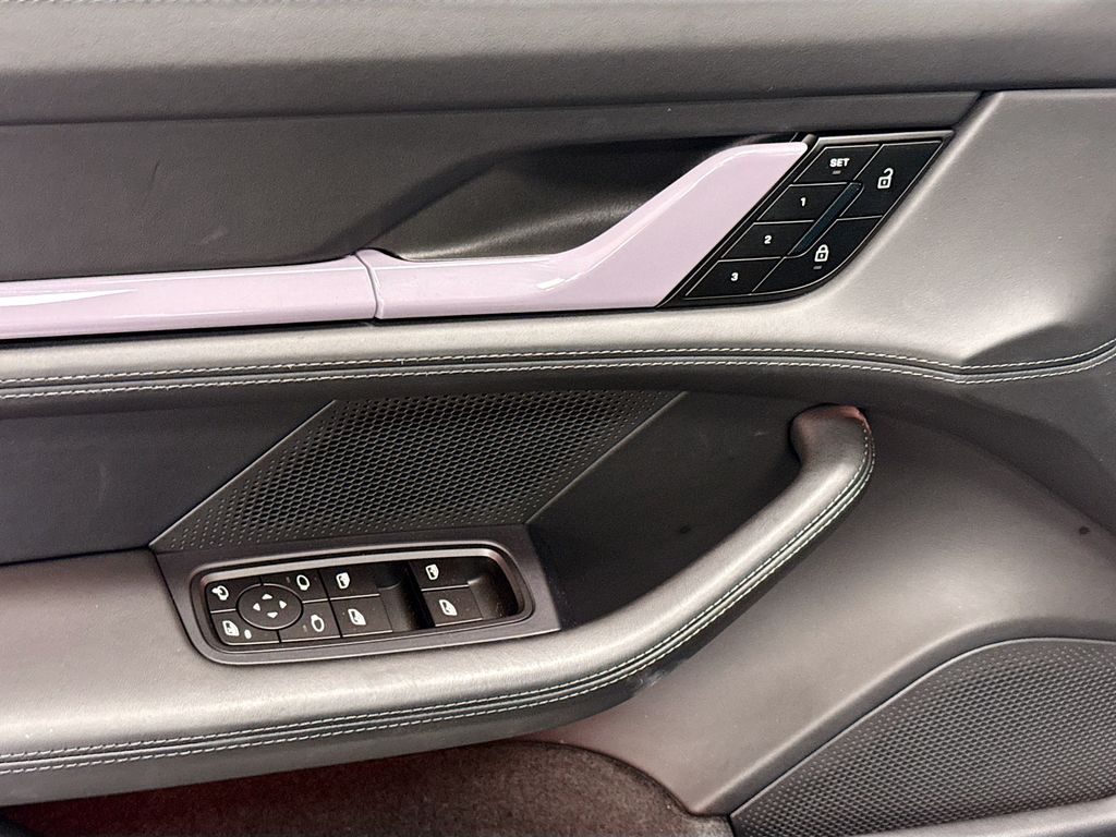 Thumbnail: 2025 Porsche Taycan - 23