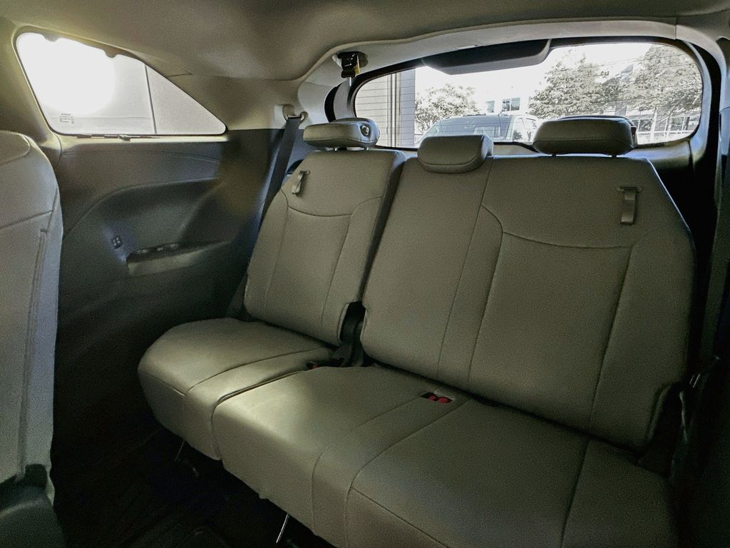 Thumbnail: 2026 Toyota Sienna - 27