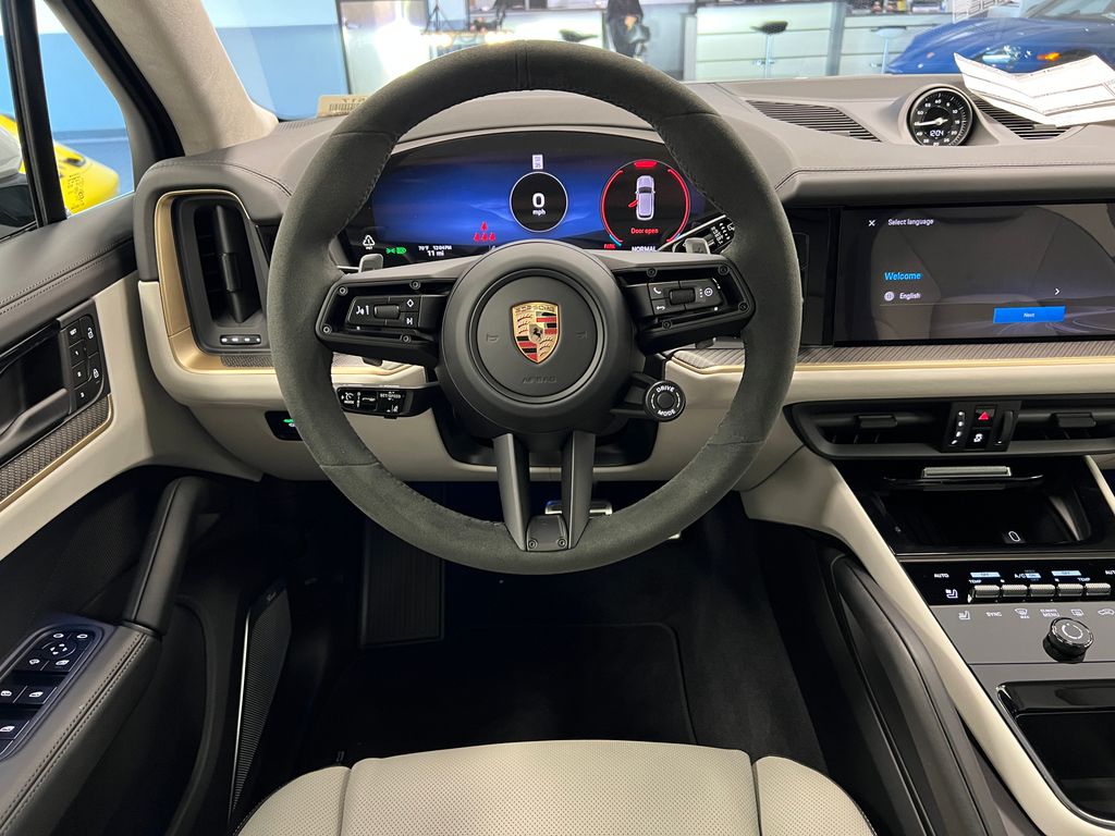 Thumbnail: 2026 Porsche Cayenne - 16