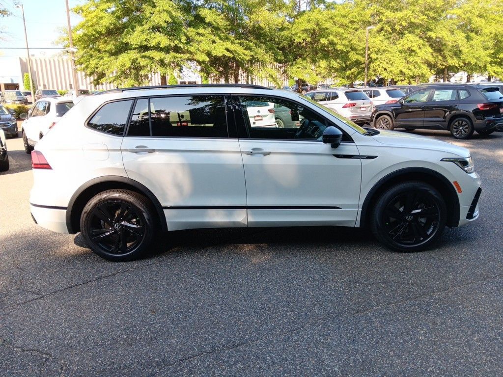 2024 Volkswagen Tiguan 2.0T SE R-Line Black 6