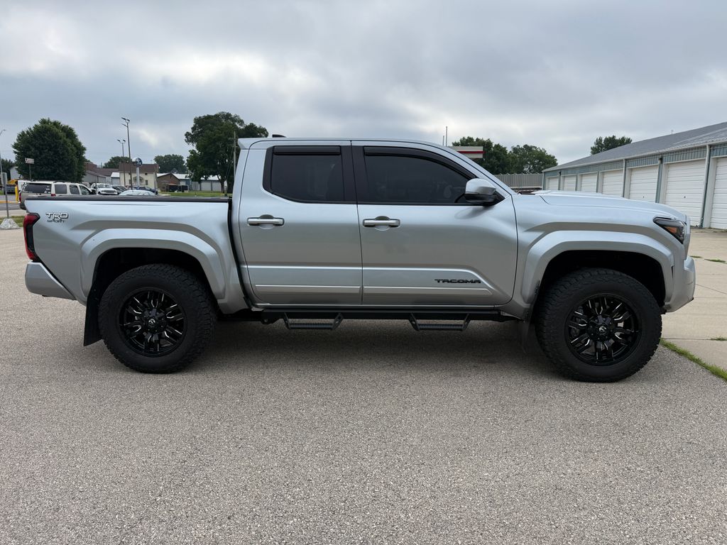 View vehicle photo 4