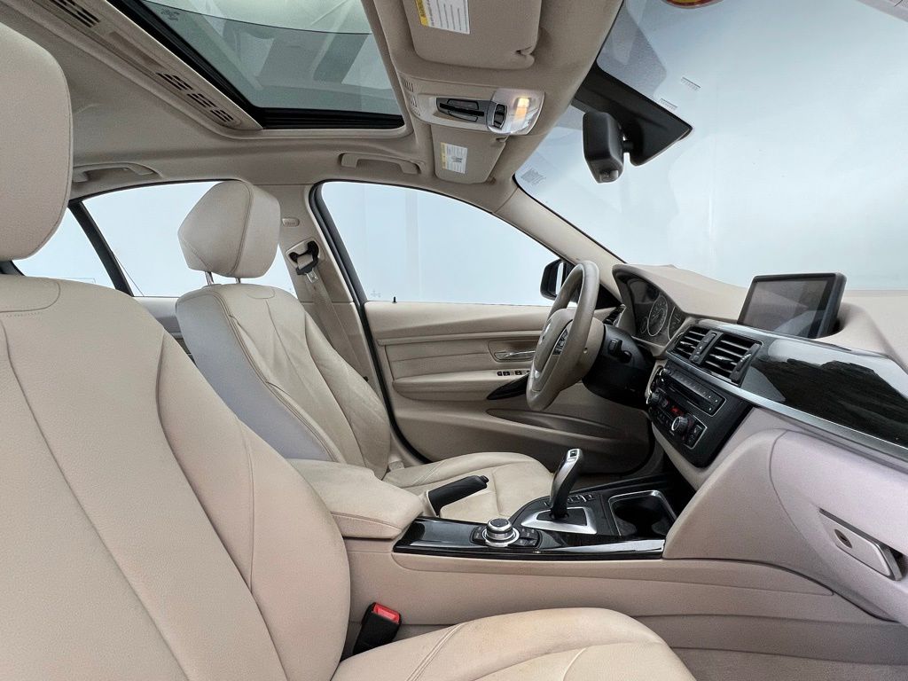 Thumbnail: 2013 BMW 3 Series - 6