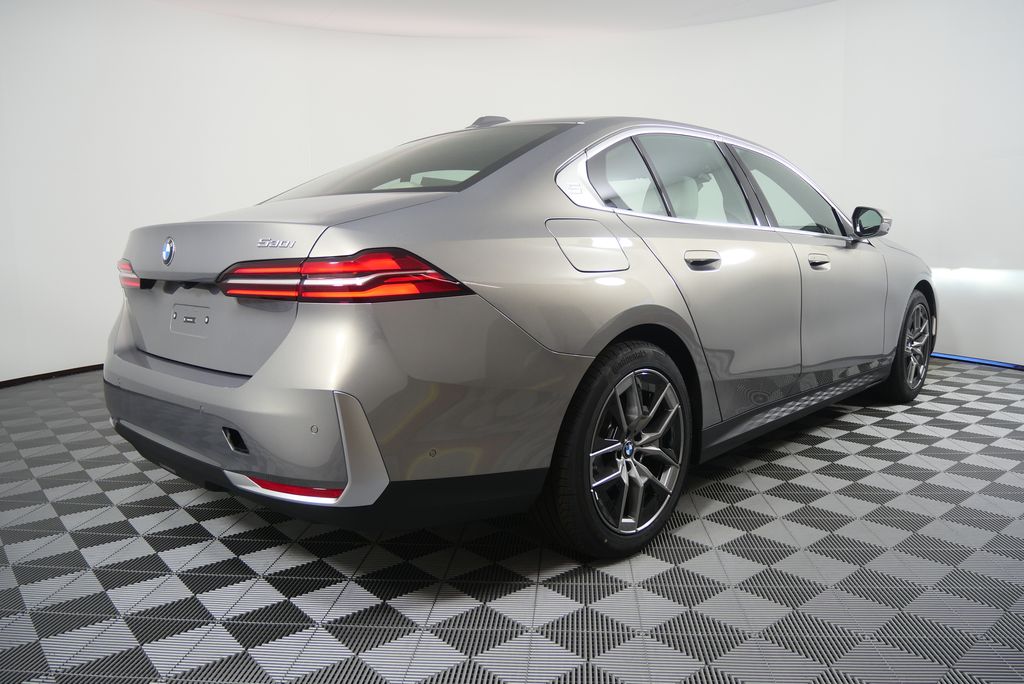 Thumbnail: 2026 BMW 5 Series - 3