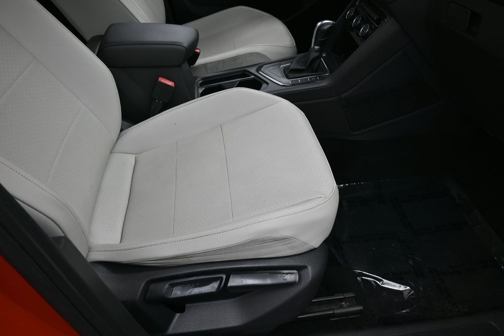 Used 2019 Orange Metallic Volkswagen 2.0T SE image 41