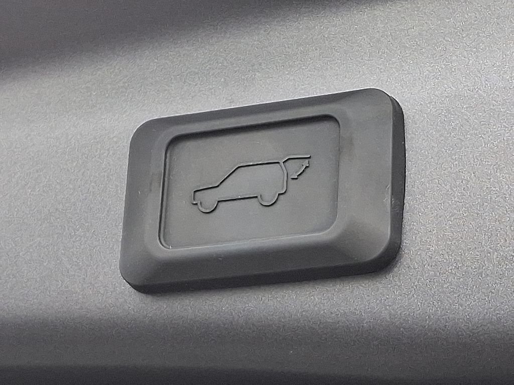 2022 Toyota RAV4 XLE 31