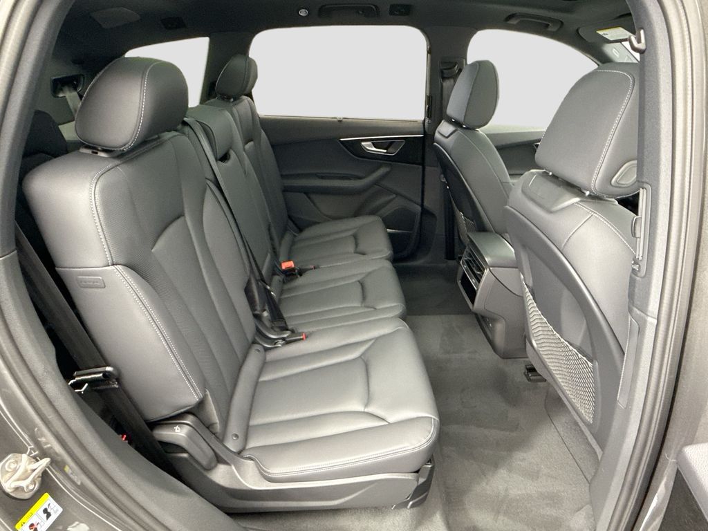 Thumbnail: 2026 Audi Q7 - 22