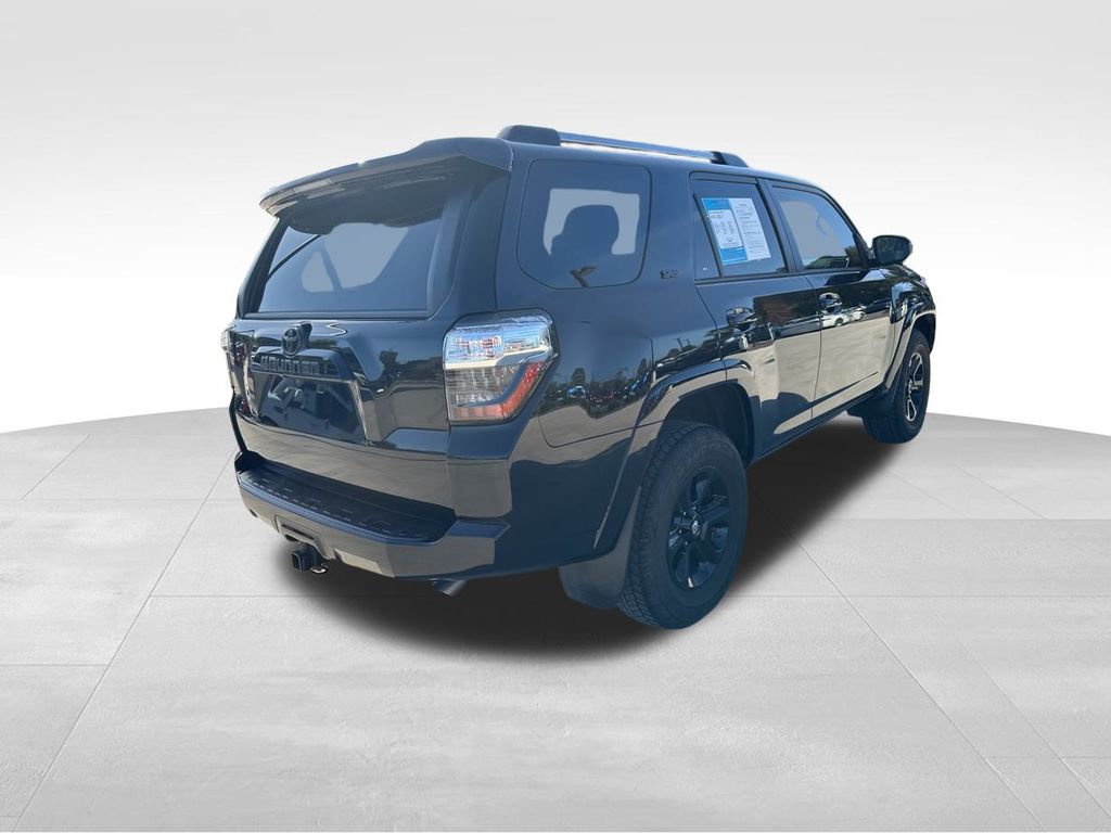 2021 Toyota 4Runner SR5 8