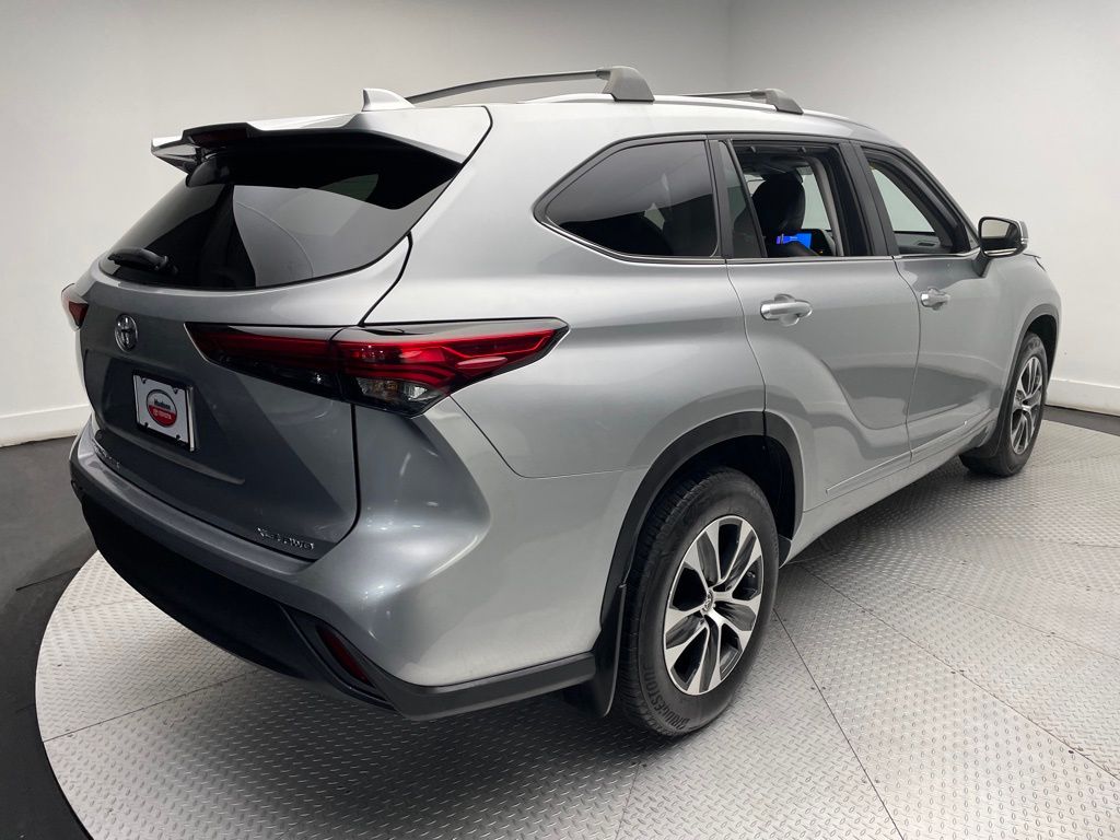 2023 Toyota Highlander XLE 5