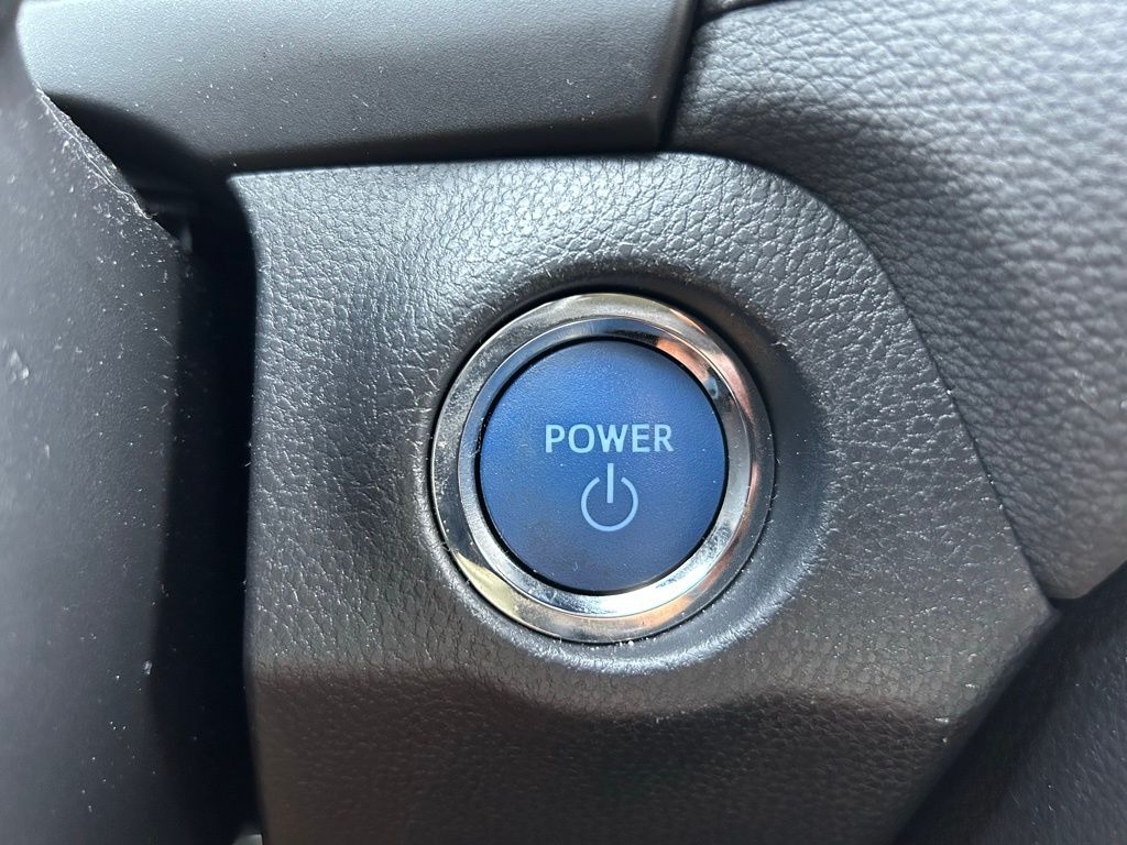 Thumbnail: 2021 Toyota RAV4 - 19