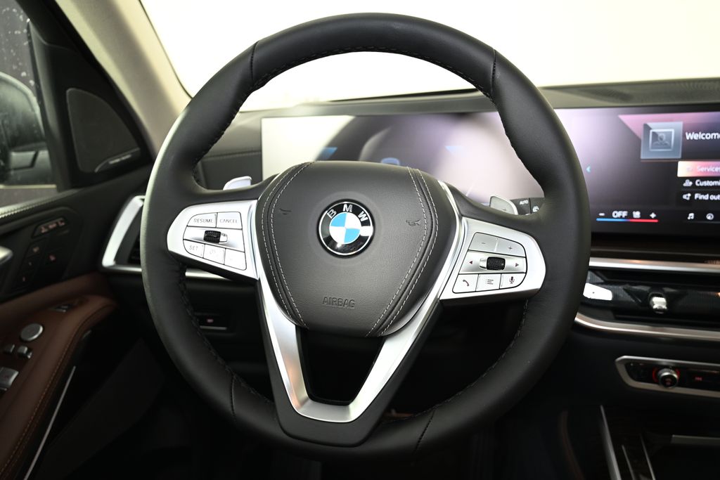 Thumbnail: 2026 BMW X7 - 17