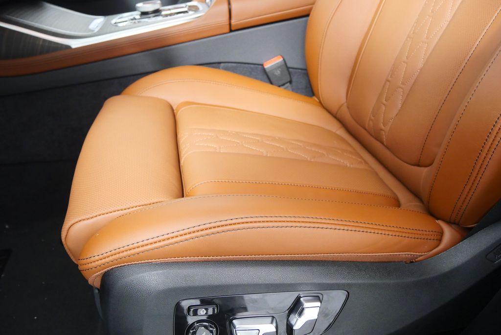 Thumbnail: 2026 BMW X7 - 10