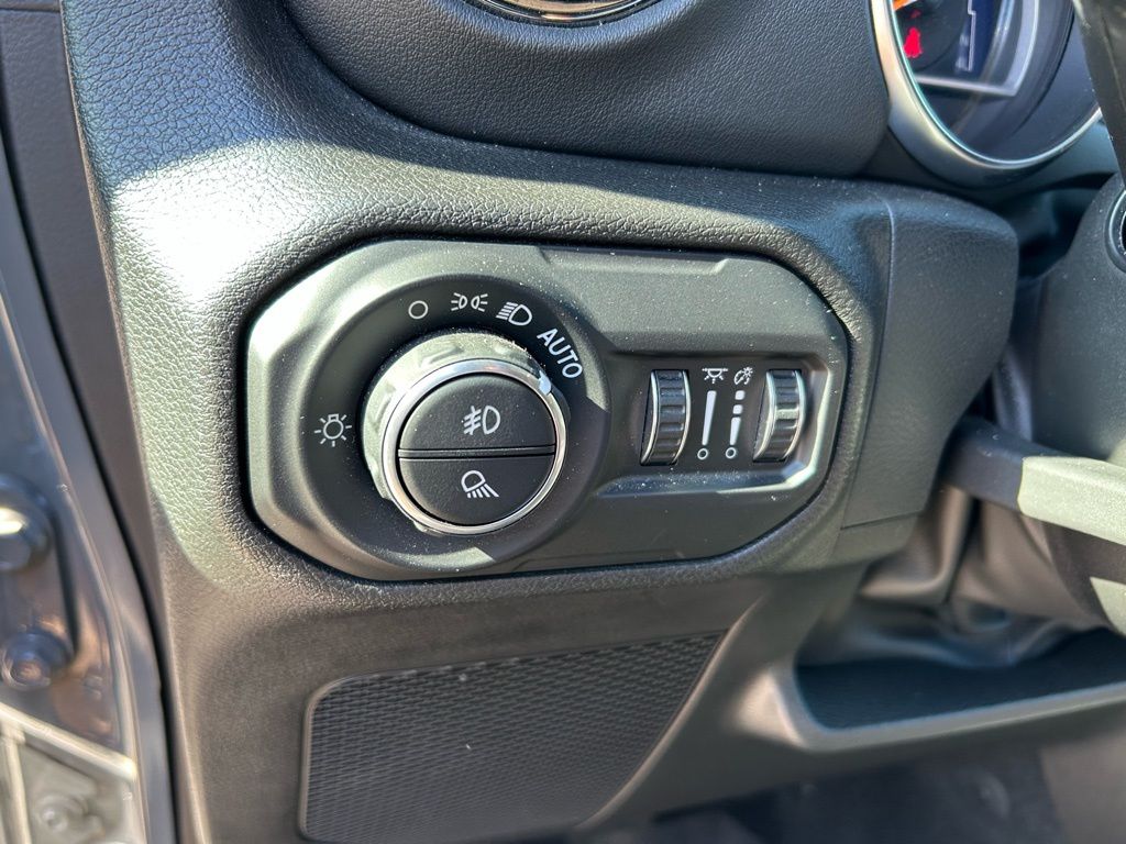 Thumbnail: 2022 Jeep Gladiator - 15