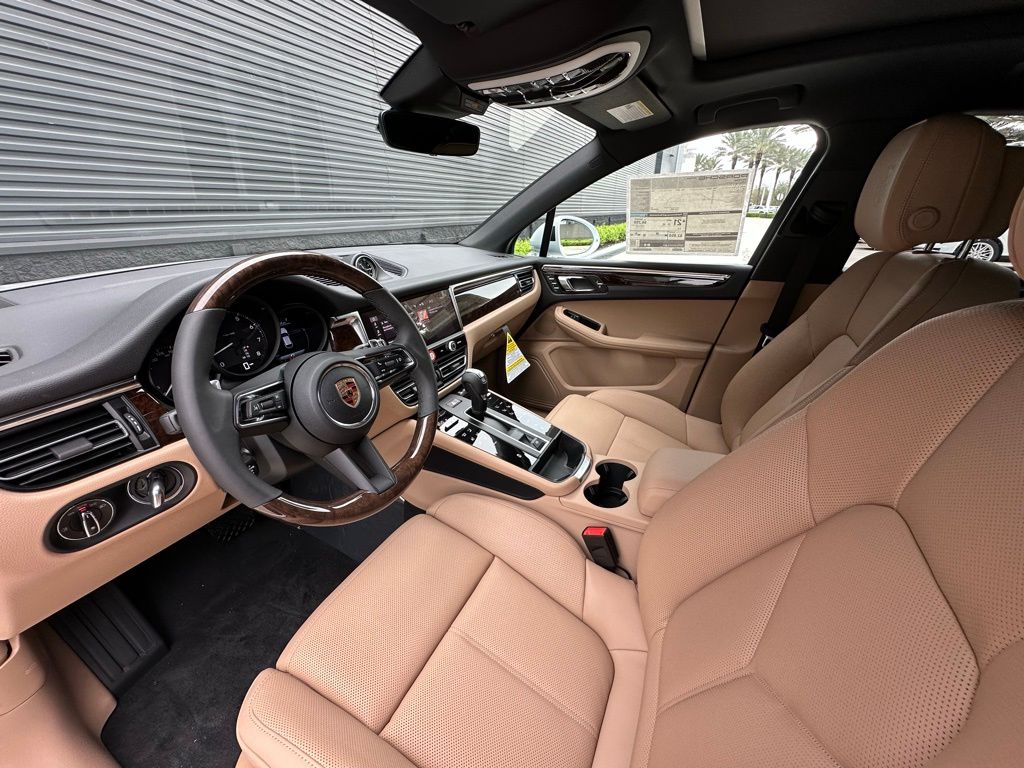 Thumbnail: 2026 Porsche Macan - 4