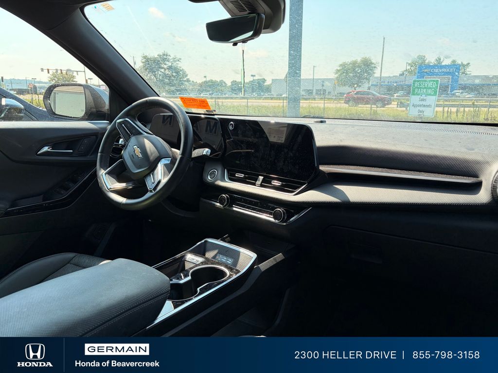 Used 2025 Gray Chevrolet LT image 5