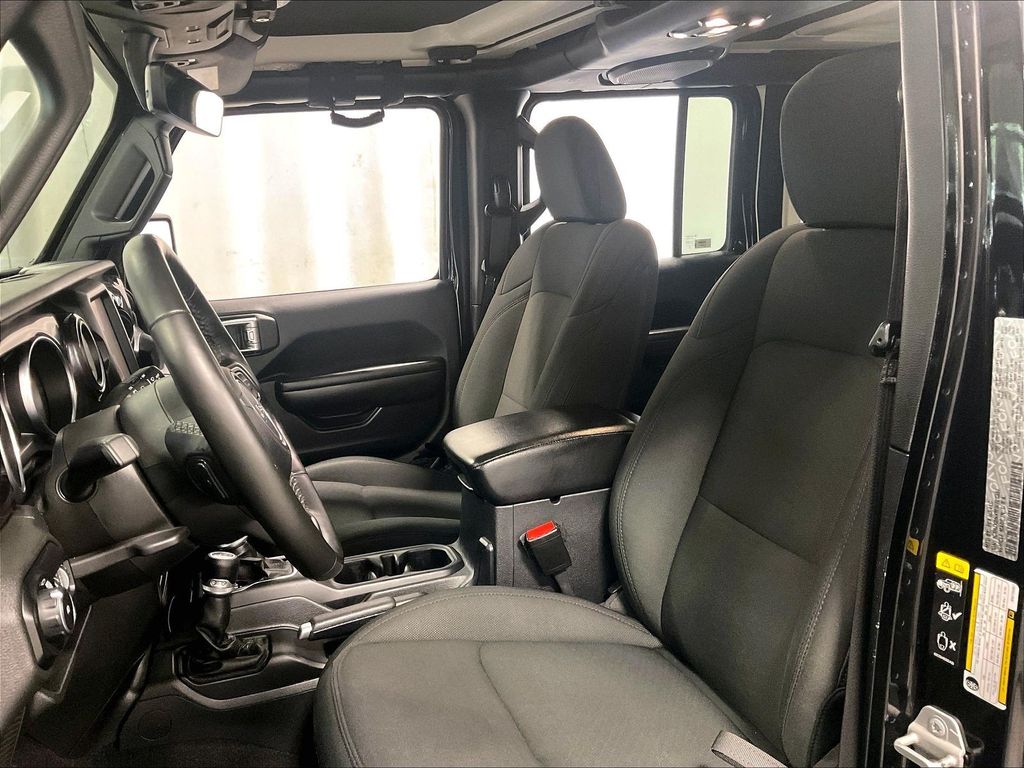 2021 Jeep Wrangler — photo 10