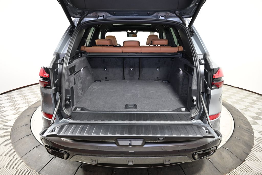 Thumbnail: 2026 BMW X5 - 10