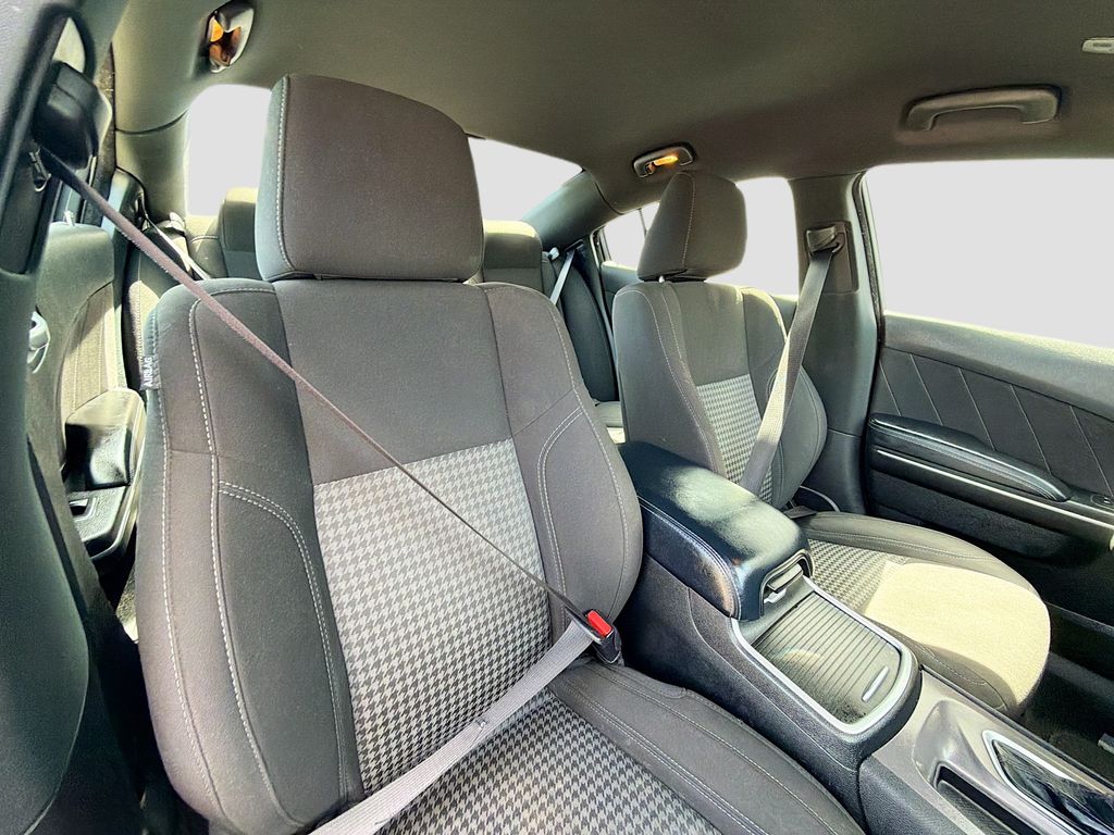 Used 2023 Black Dodge SXT image 27