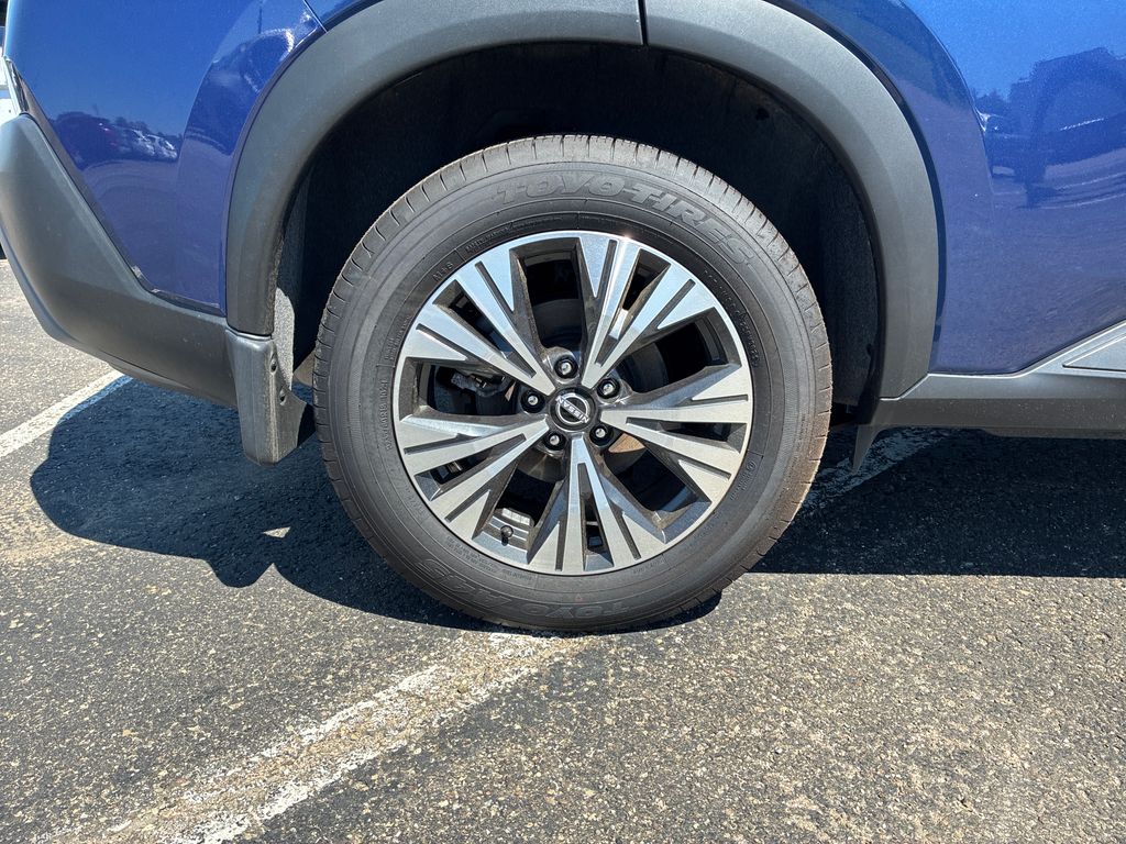 2023 Nissan Rogue SV - 8