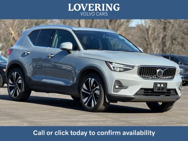2025 Volvo XC40 B5 Plus Bright Theme AWD