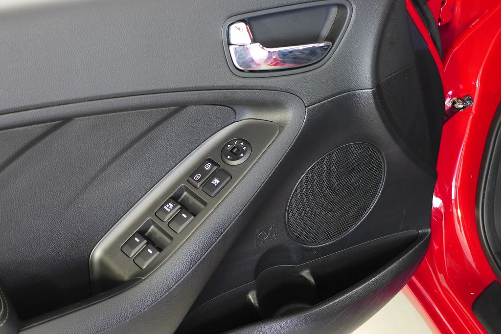 Thumbnail: 2016 Kia Forte - 12
