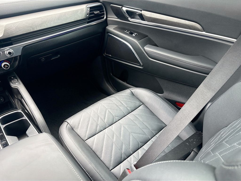 Used 2025 Black Kia SX X-Line image 25
