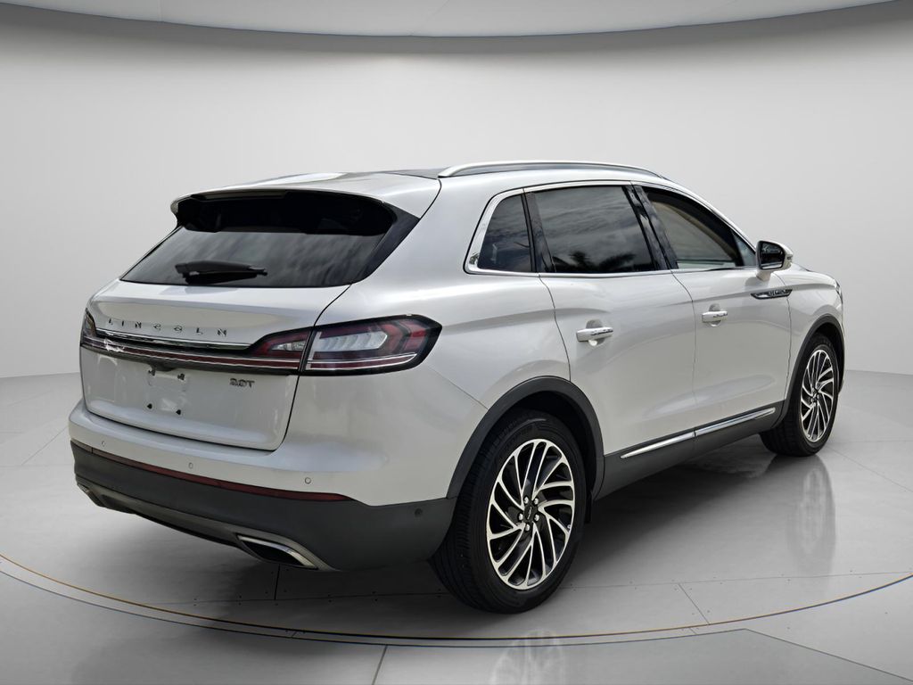 2019 Lincoln Nautilus - $15,475