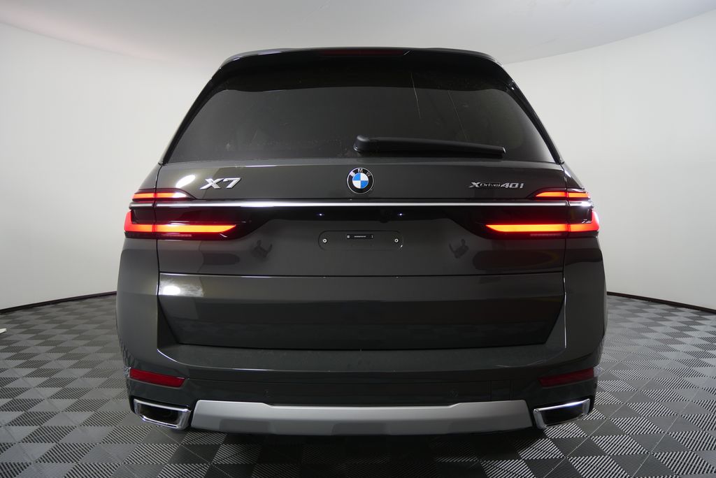 Thumbnail: 2026 BMW X7 - 4