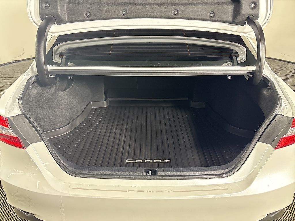 2020 Toyota Camry Hybrid XLE