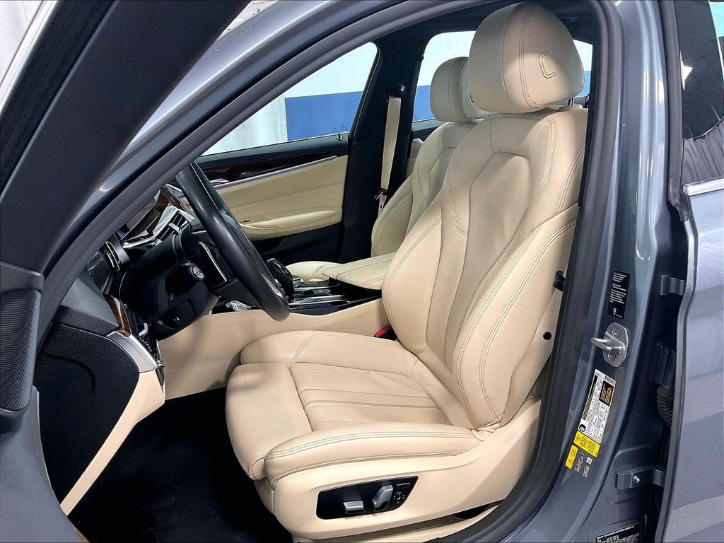 2019 BMW 5 Series — photo 10