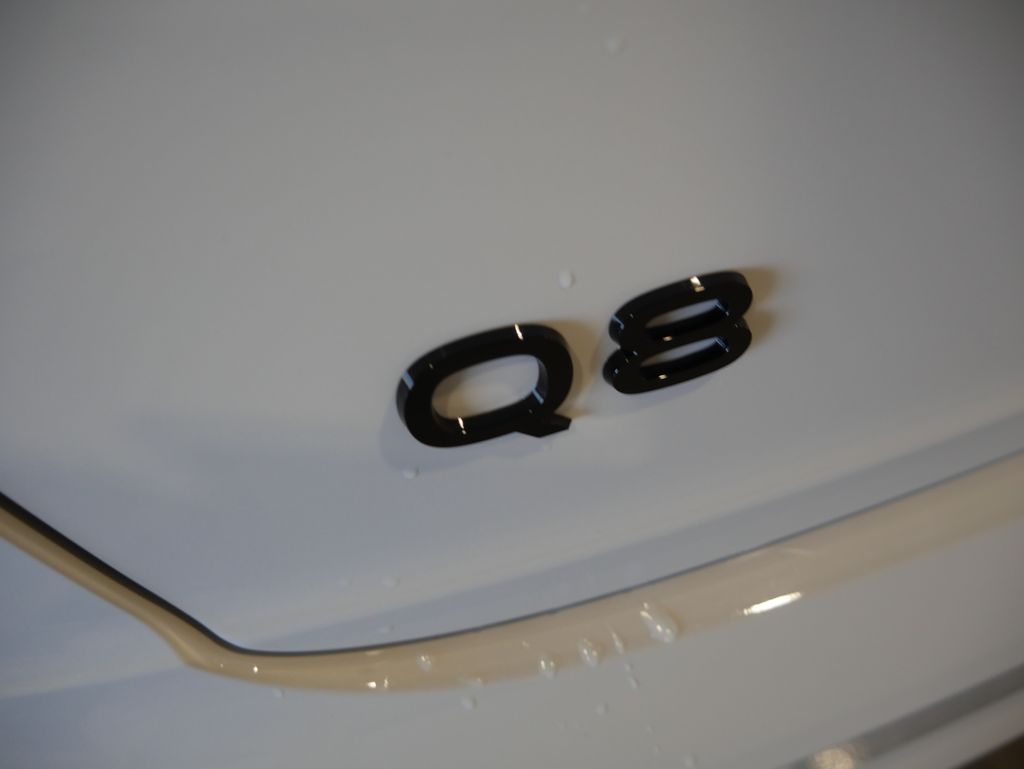 Thumbnail: 2026 Audi Q8 - 9