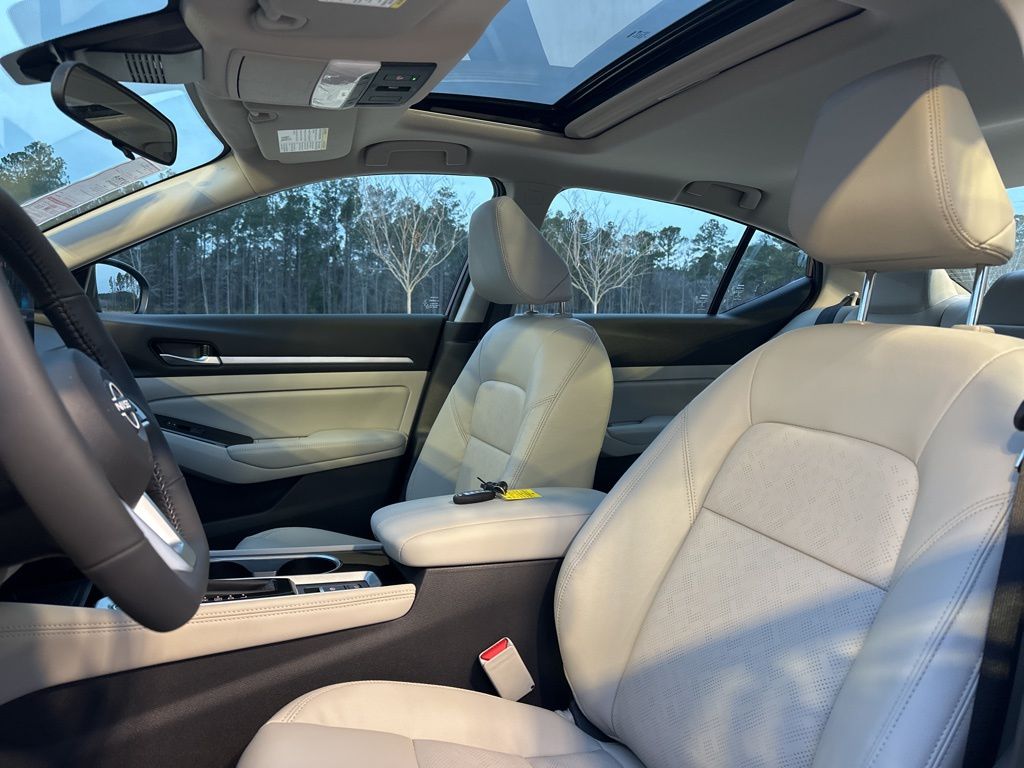 2025 Garnet Pearl Metallic Nissan Altima 2.5 SL FWD Sedan