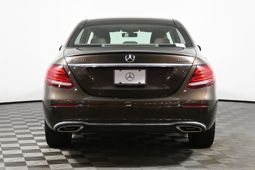 Thumbnail: 2017 Mercedes-Benz E-Class - 9
