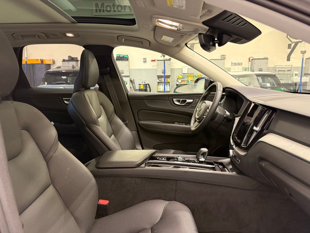 Thumbnail: 2025 Volvo XC60 - 29
